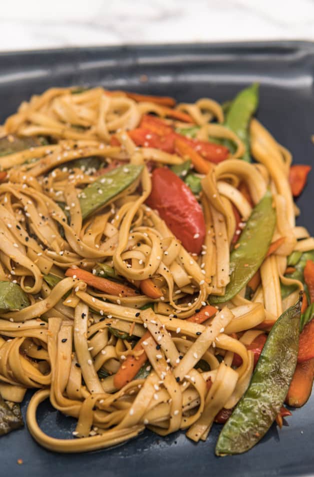 This Easy Vegetarian Lo Mein Noodles so easy to make and is made with lo mein noodles, bell pepper, carrots, snow peas and garnished with sesame seeds.