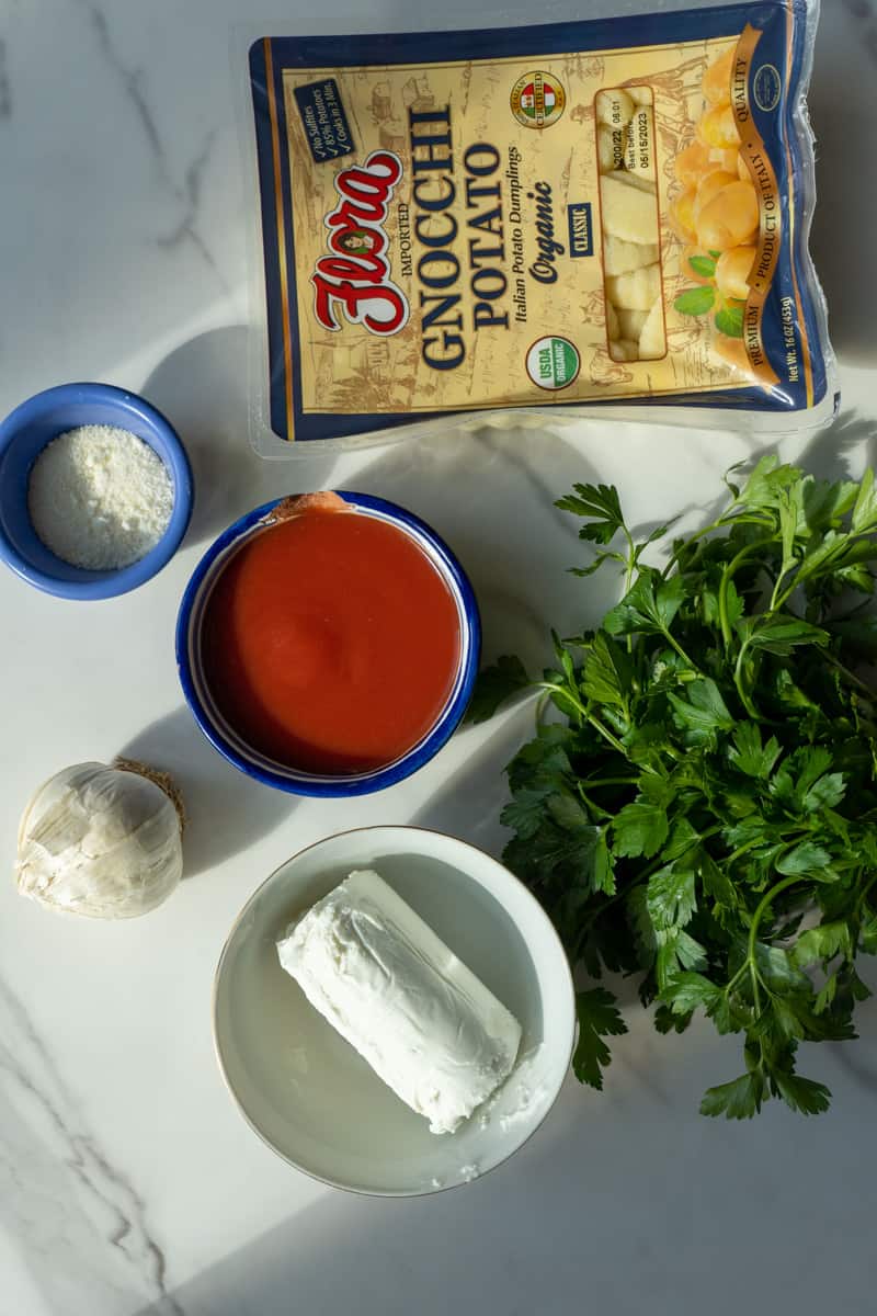 These ingredients you will need for this Goat Cheese Gnocchi are gnocchi, goat cheese, tomato sauce, parsley, olive oil, garlic, parsley and parmesan. 
