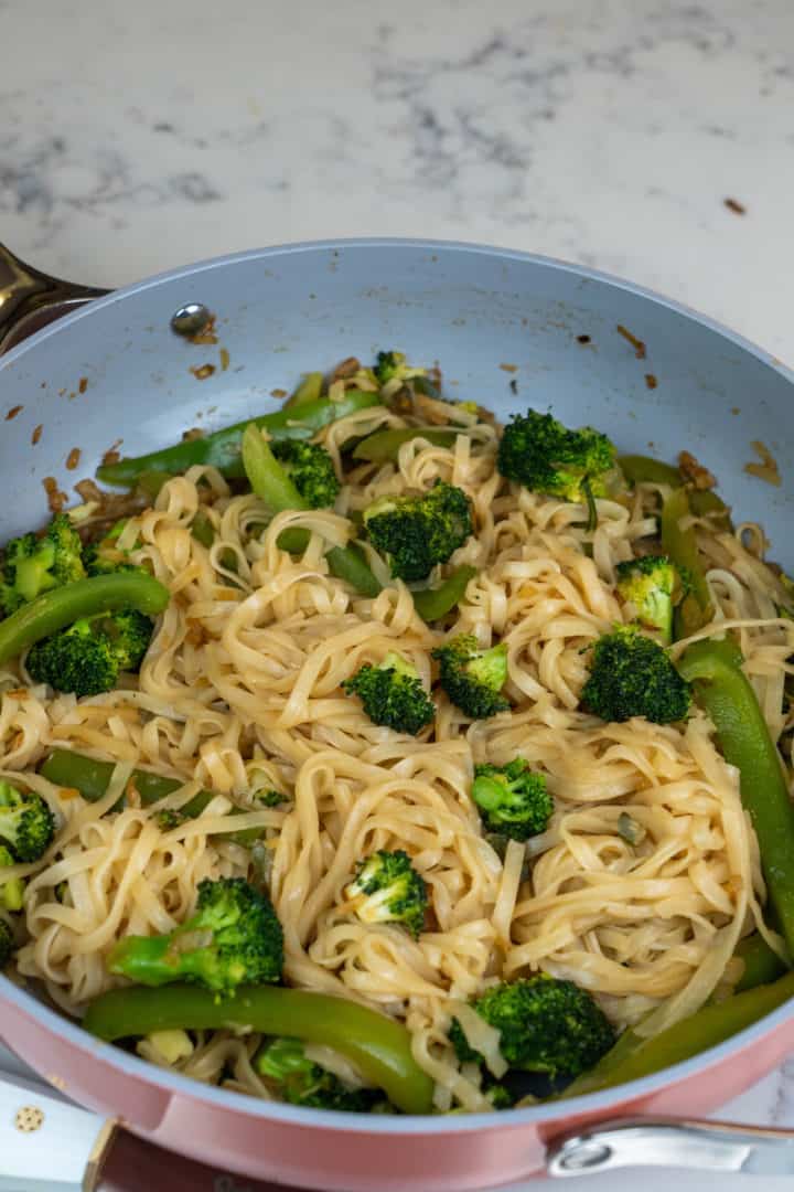 These Spicy Drunken Noodles are made with broccoli, red bell pepper, rice noodles, garlic, ginger, and Thai chilies. 
