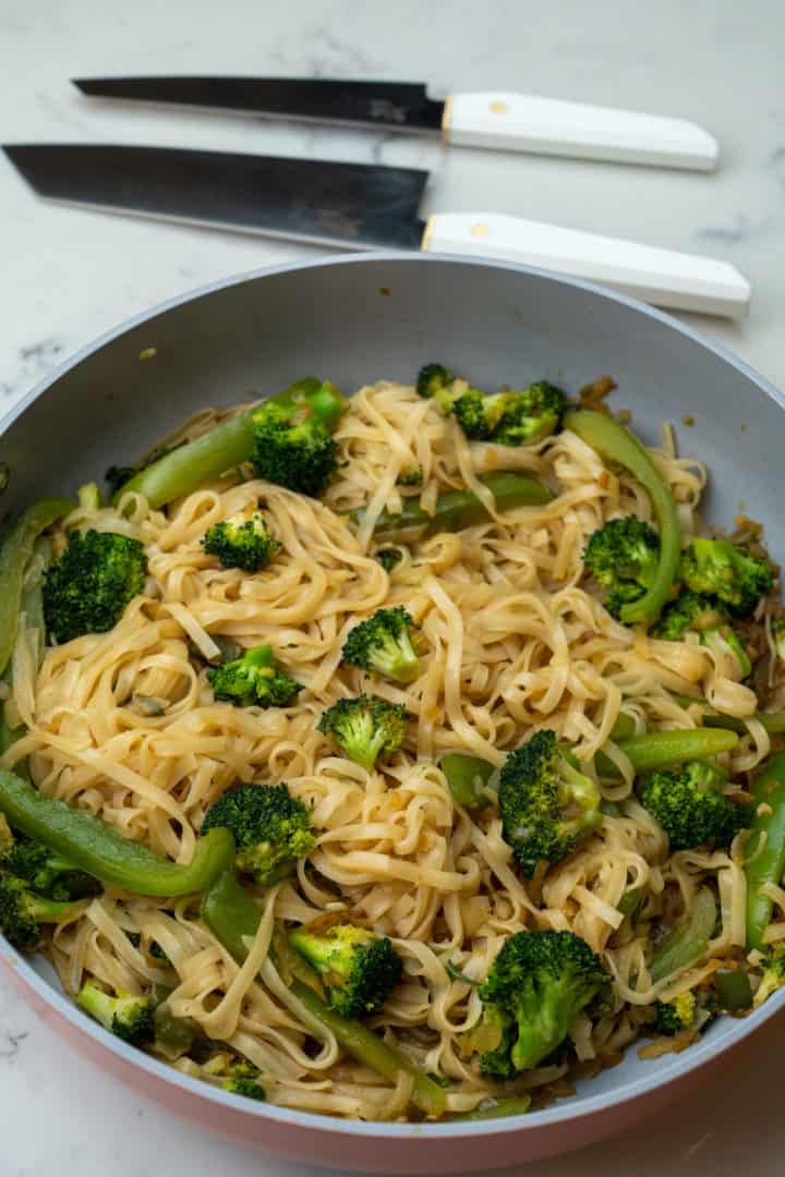 These Spicy Drunken Noodles are made with broccoli, red bell pepper, rice noodles, garlic, ginger, and Thai chilies. 