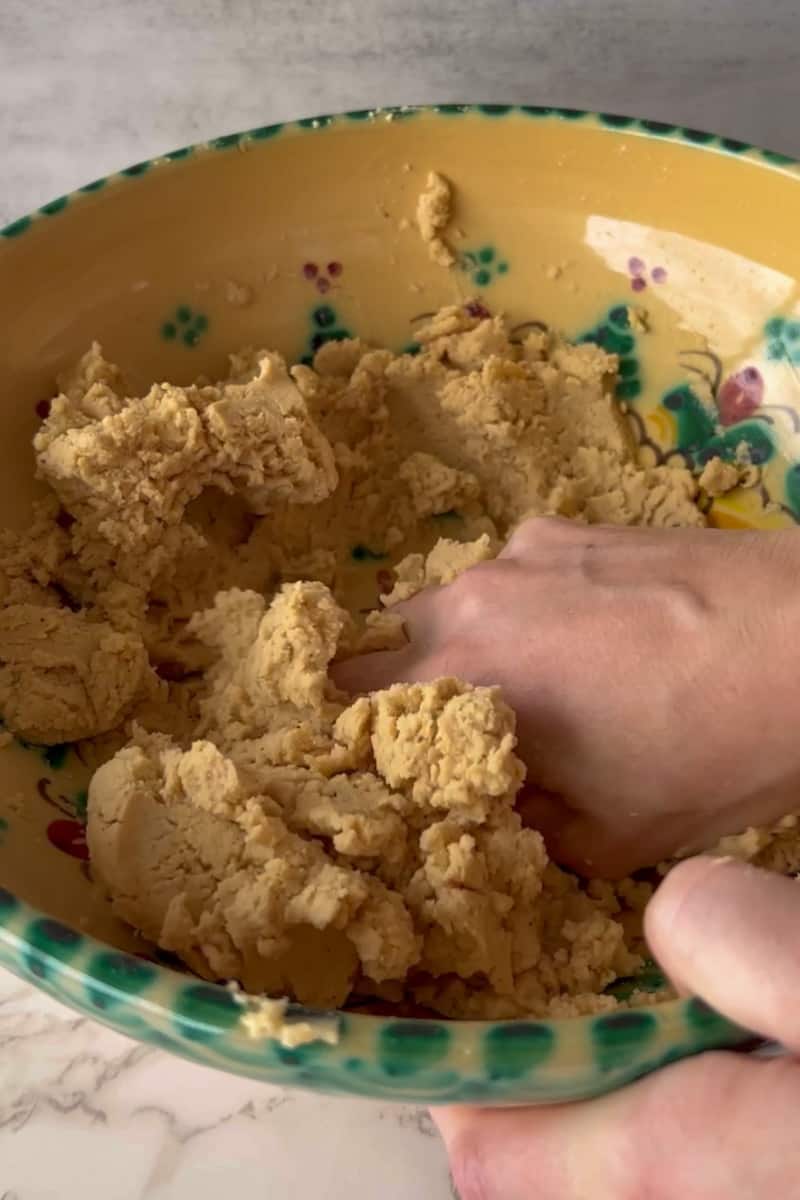 Form the sopes. In a medium bowl, mix the masa harina with 1 ½ cups of water together with your hands. If you feel it is too dry, add water. If it is too sticky, add more masa harina.