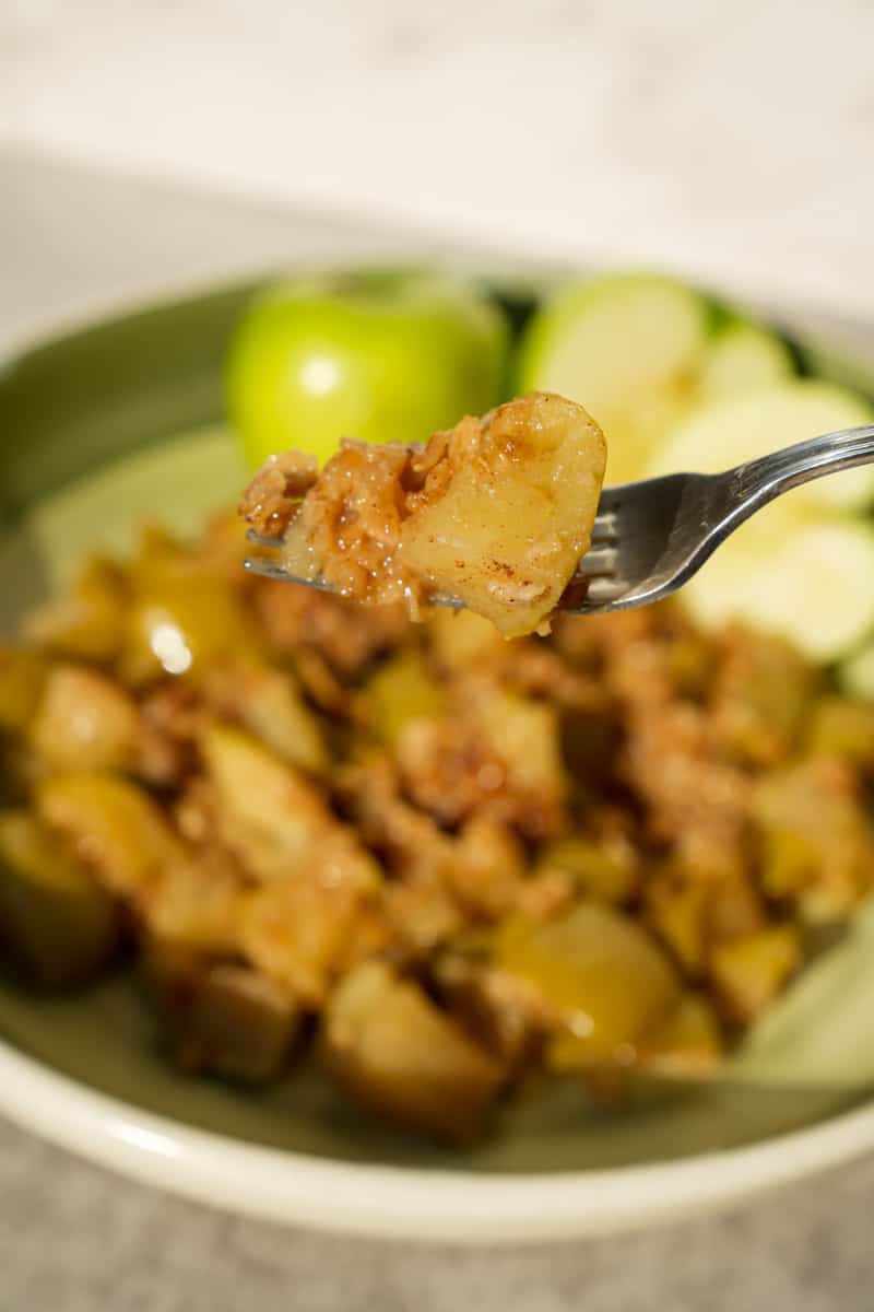 This Instant Pot Oatmeal with Apple is made with granny smith apples, maple syrup, cinnamon, oats, and melted butter.