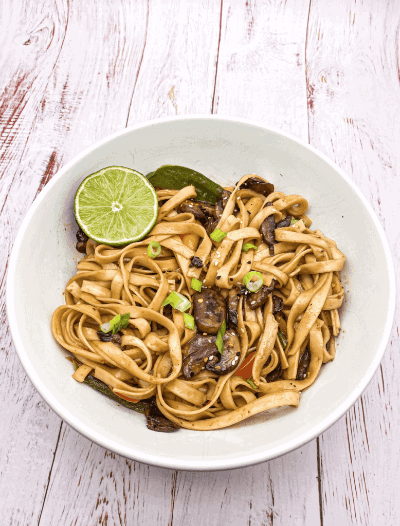 This Easy Flat Lo Mein with Mushrooms and Bell Peppers is made with lo mein noodles, mushrooms, bell pepper, and stir fried. 
