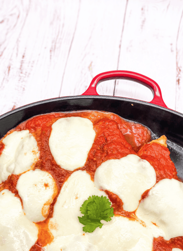 This is an easy Chicken Parmesan using marinara sauce, chicken, breadcrumbs, eggs, parmesan and lots of mozzarella. 