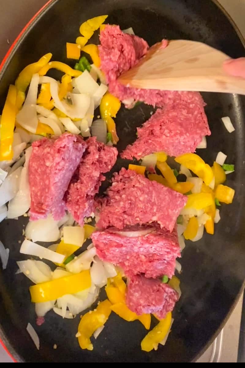 Heat a large skillet over medium heat, cook the garlic, green pepper, and onion, until softened, about 3 minutes. Add the ground beef and cook until no longer pink and the vegetables are tender, about 10 minutes. Drain the fat, If necessary.