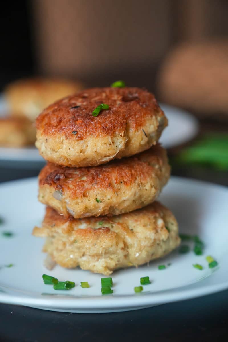 You may need to cook them in batches depending on the size of your skillet. Serve: Serve the crab cakes hot with lemon wedges and tartar sauce on the side.