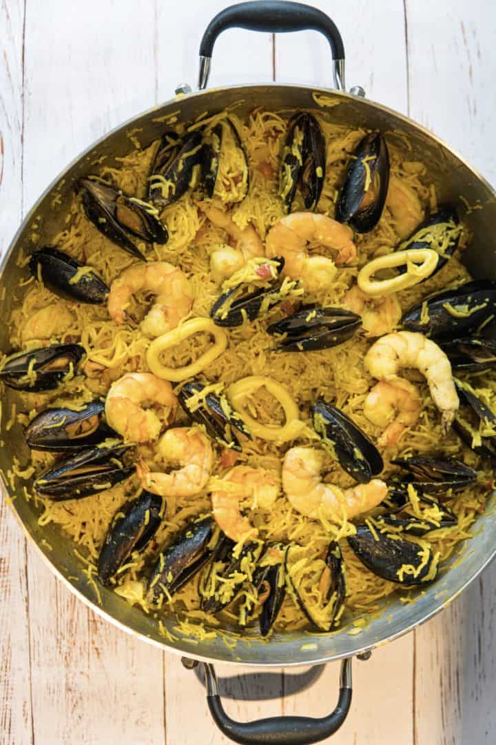 This Fideuà Recipe is simple and It is made using fideos, squids, shrimp, mussels, and nutritious vegetables.