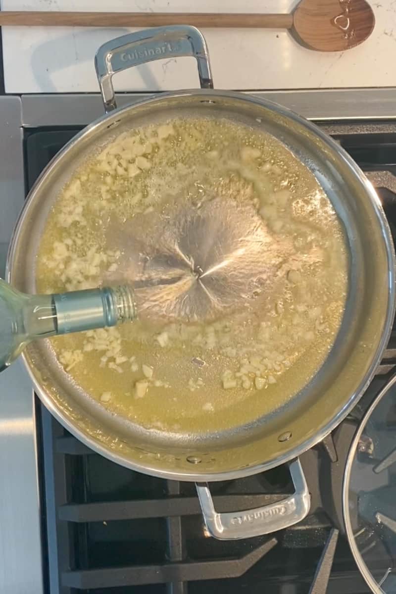 On medium heat, start by adding the Olive oil, garlic and butter on a large pan. Once the butter melts and the garlic browns, pour in the wine and wait for the wine to evaporate by half, about 6 minutes. (Skip this step if you aren't using white wine). 