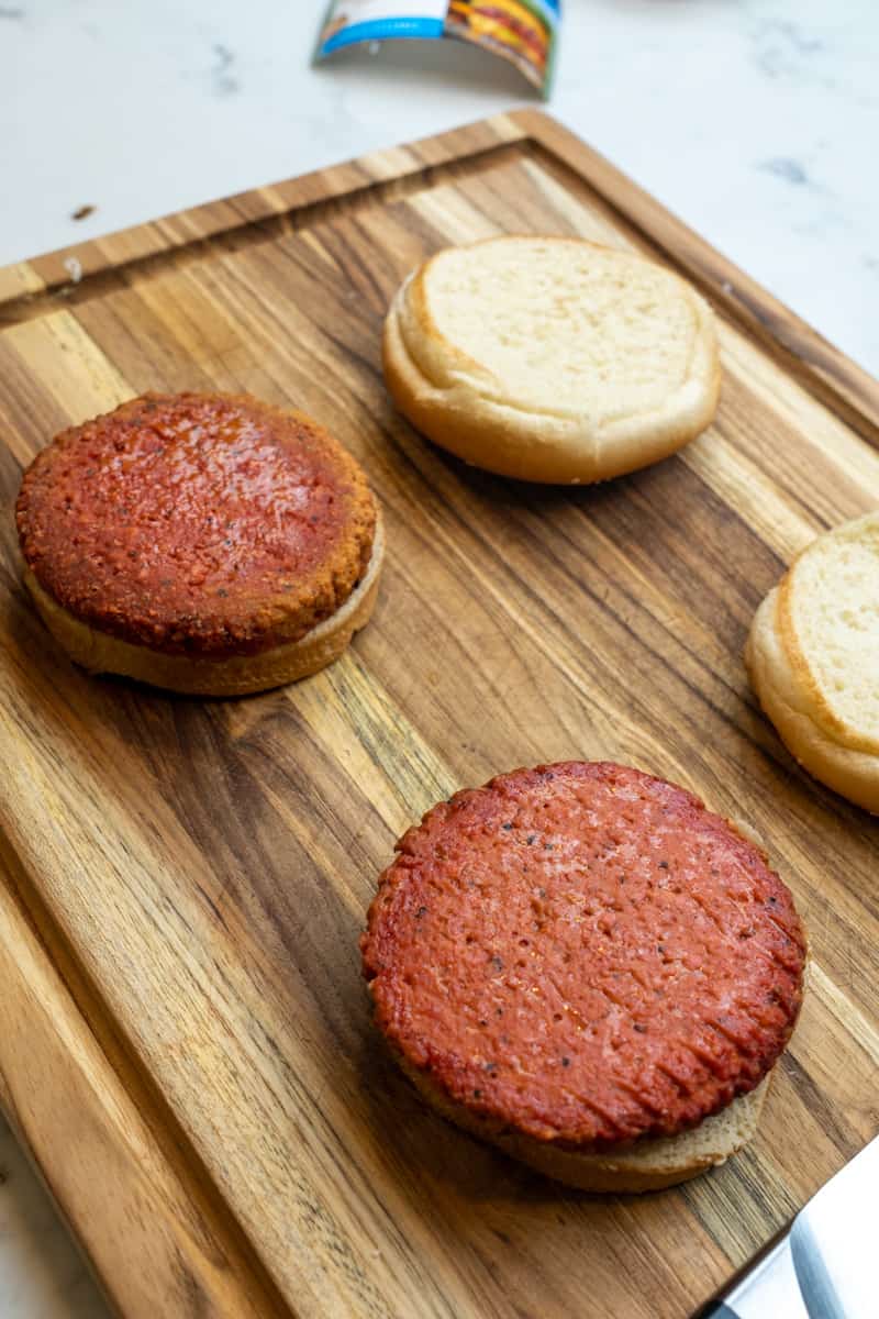 Add the patties on a burger bun. 