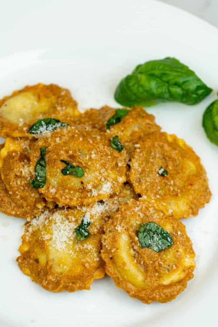 This Pesto Rosso with Ravioli is made with homemade or store bought marinara, sun-dried tomatoes, pesto, heavy cream and pasta water. 