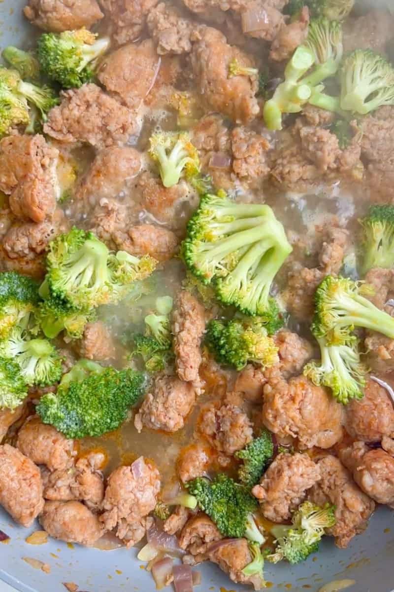 Pour in 3 cups of chicken broth. Simmer water with sausage and garlic for 5 minutes. Add the broccoli florets and simmer for 10 minutes, or until half of the water is evaporated.