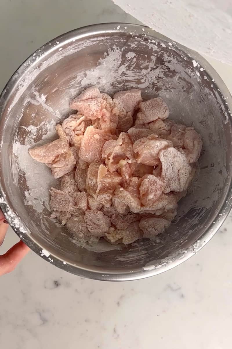 Toss the chicken in the cornstarch. Leave it in the refrigerator for one hour. 