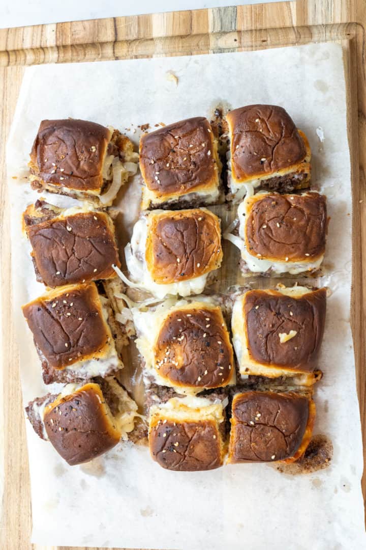 This Cheeseburger Sliders Recipe using Hawaiian Rolls are made with beef, onion, cheese, Hawaiian sweet rolls and baked to perfection.