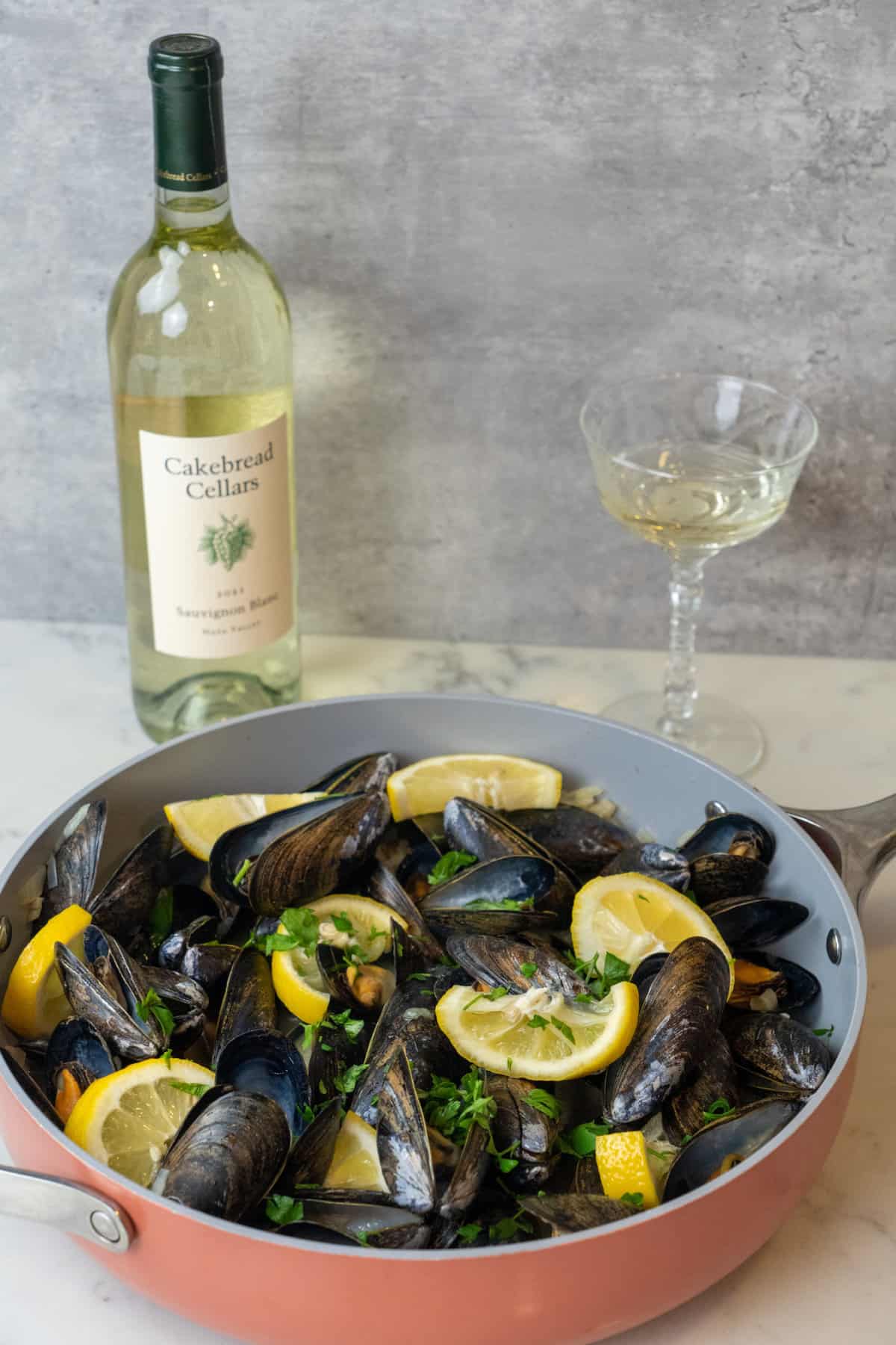 These Butter Garlic Mussels in White Wine Cream Sauce is made with mussels, butter, garlic cloves, onion, white wine, heavy cream, lemon, and parsley.