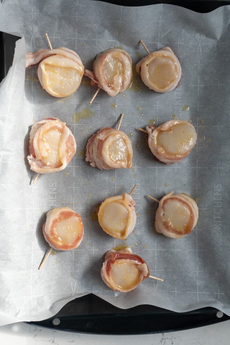 These Bacon Wrapped Scallops with Maple Syrup is made with sea scallops, bacon, butter, maple syrup, garlic powder and baked to perfection.