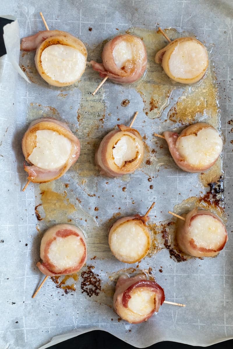 These Bacon Wrapped Scallops with Maple Syrup is made with sea scallops, bacon, butter, maple syrup, garlic powder and baked to perfection.