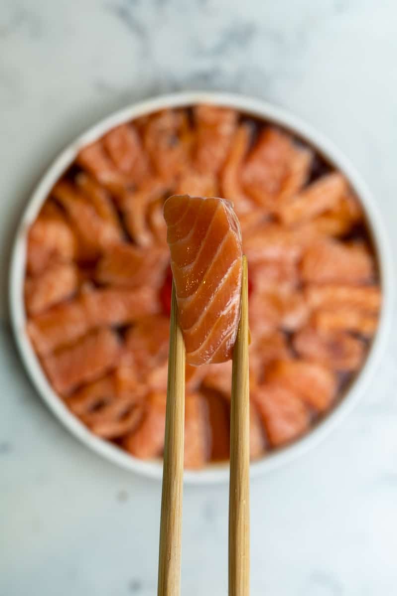 This Salmon Sashimi is made with sushi grade salmon, and drenched in a delicious sauce made out of ponzu sauce, soy sauce and sesame oil. 