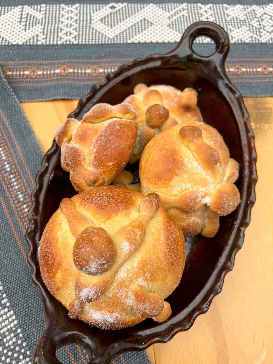 Pan de Muerto, which means "Bread of the Dead" in English, is a sweet and flavorful bread that is traditionally made and eaten during the Mexican holiday Dia de los Muertos (Day of the Dead). This holiday is celebrated on November 1st and 2nd to honor and remember deceased loved ones.