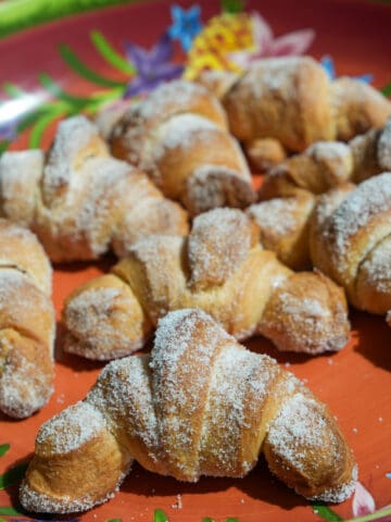 Embark on a journey of sweetness with our Bigotes Pan Dulce recipe: fluffy bread adorned with a crunchy, caramelized topping, reminiscent of Mexican bakeries' charm.